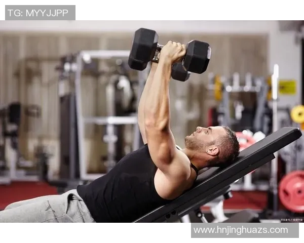 初学者必看哑铃健身入门教程轻松掌握基础动作与训练技巧